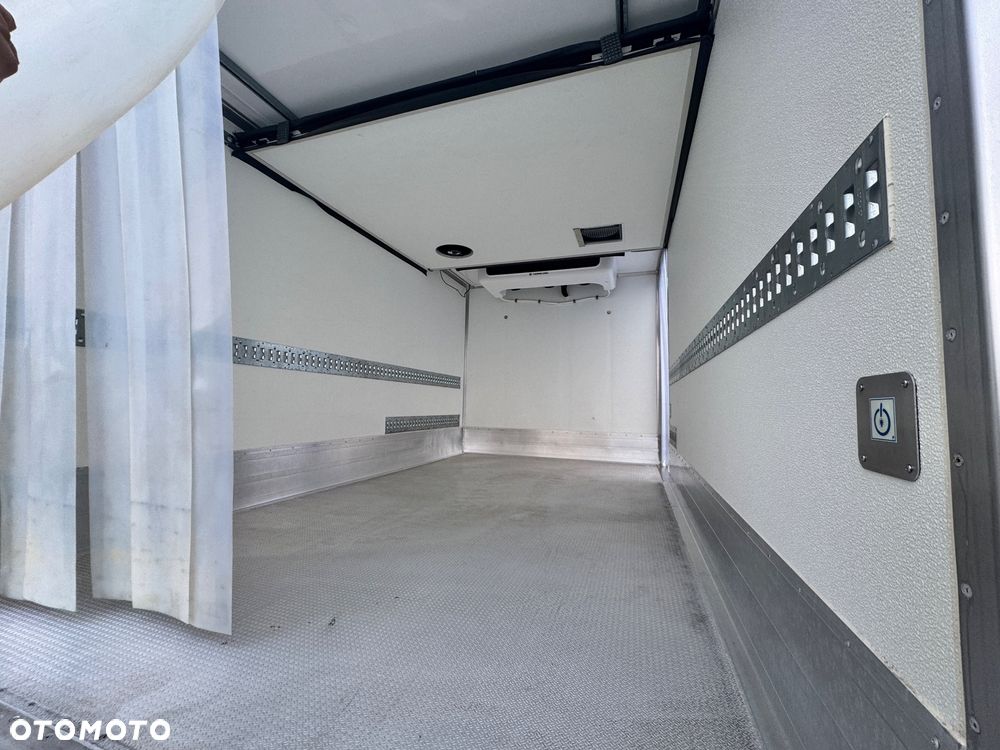 Iveco Daily‼️72C18‼️3.0 HI-MATIC Chłodnia/Mroźnia zakres -32C/+22C THERMO KING V-500 MAX Źródło Zasilania 400V Grube Ściany/Podłoga Przegroda komorowa‼️ Full LED na bliźniaku Salon Polska Poduszki Pneumatyczne DMC7200kg - 9