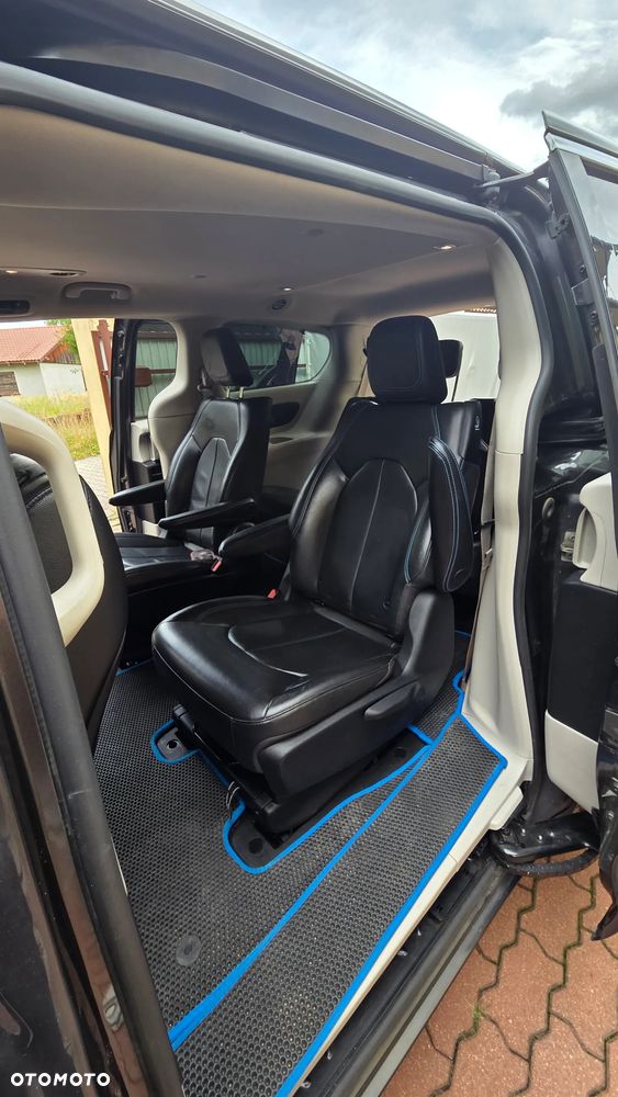 Chrysler Pacifica - 15