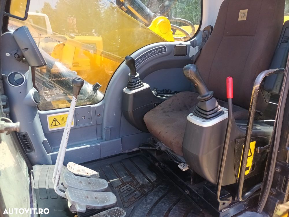 JCB JZ235LC - 13