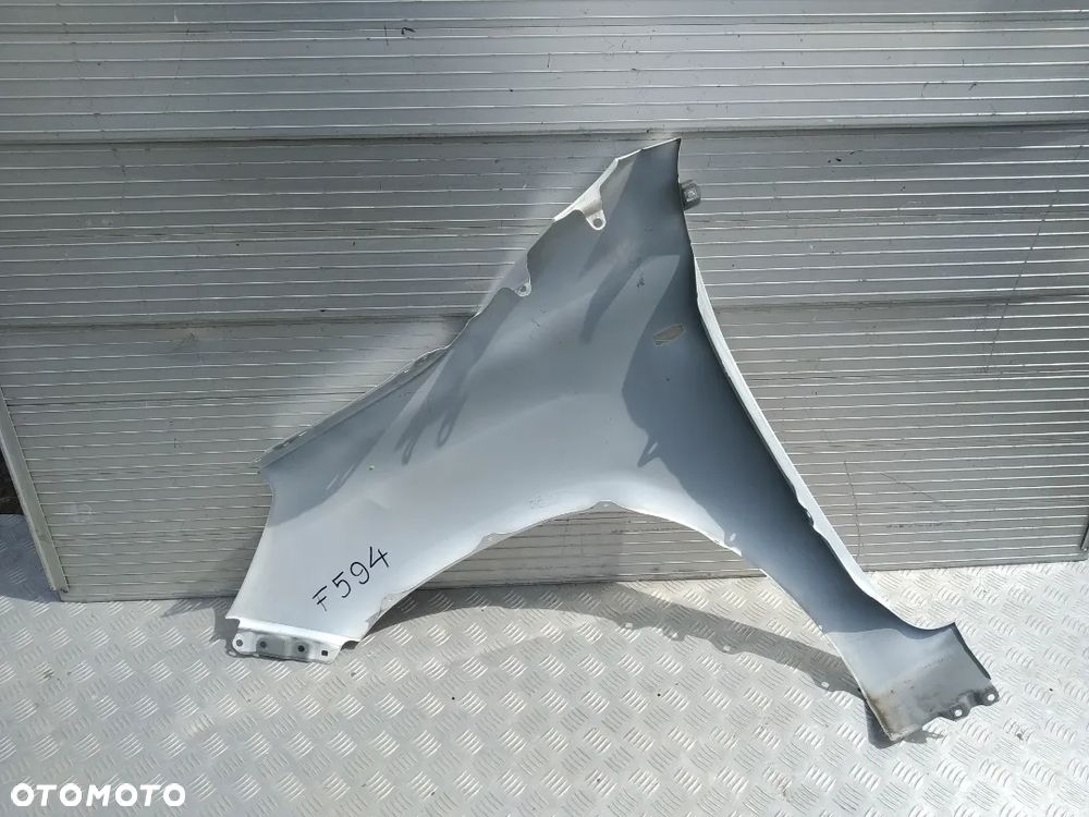 F594 PRAWY BŁOTNIK TOYOTA HILUX 2016- - 3