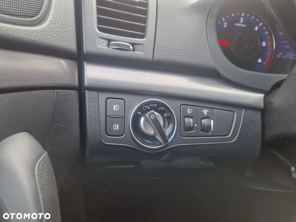 Hyundai i40 Kombi 1.7 CRDi DCT Premium - 22