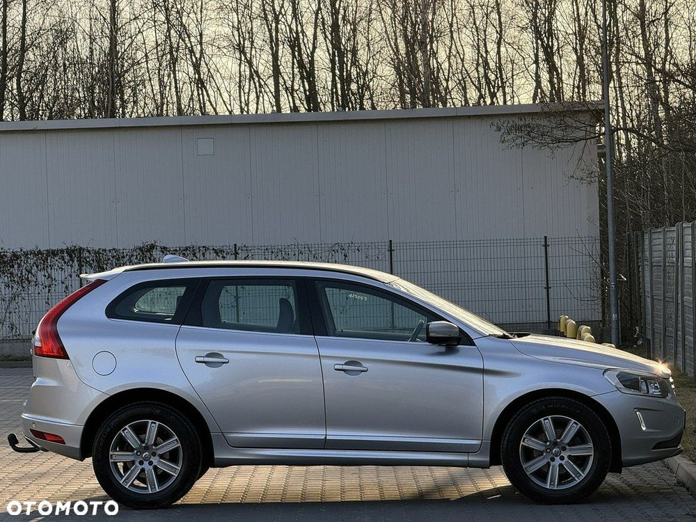 Volvo XC 60 D4 Momentum Pro - 40