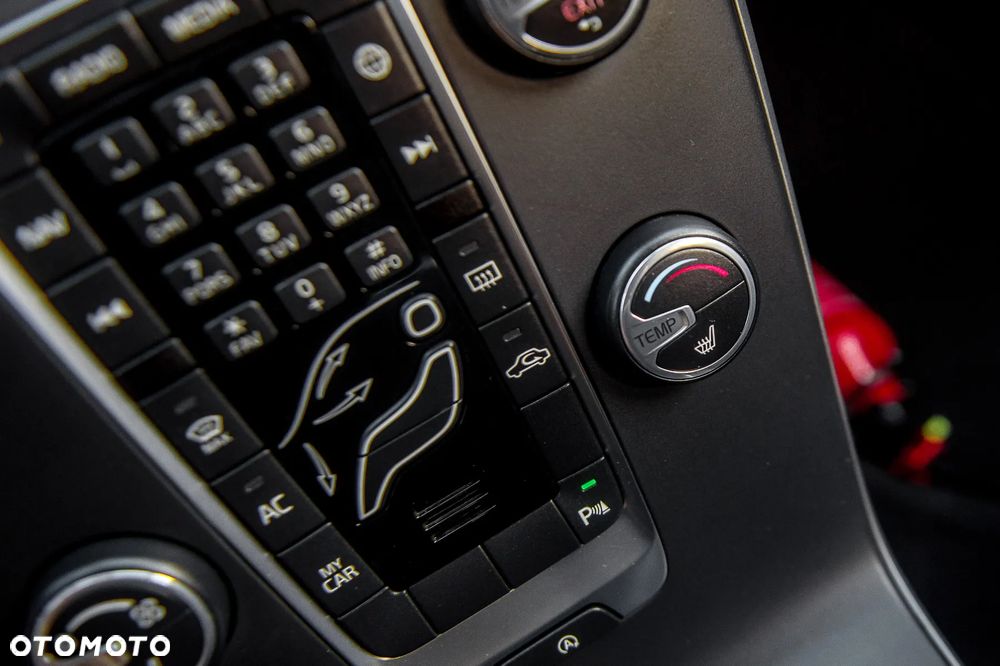 Volvo V40 D2 Drive-E Momentum - 28