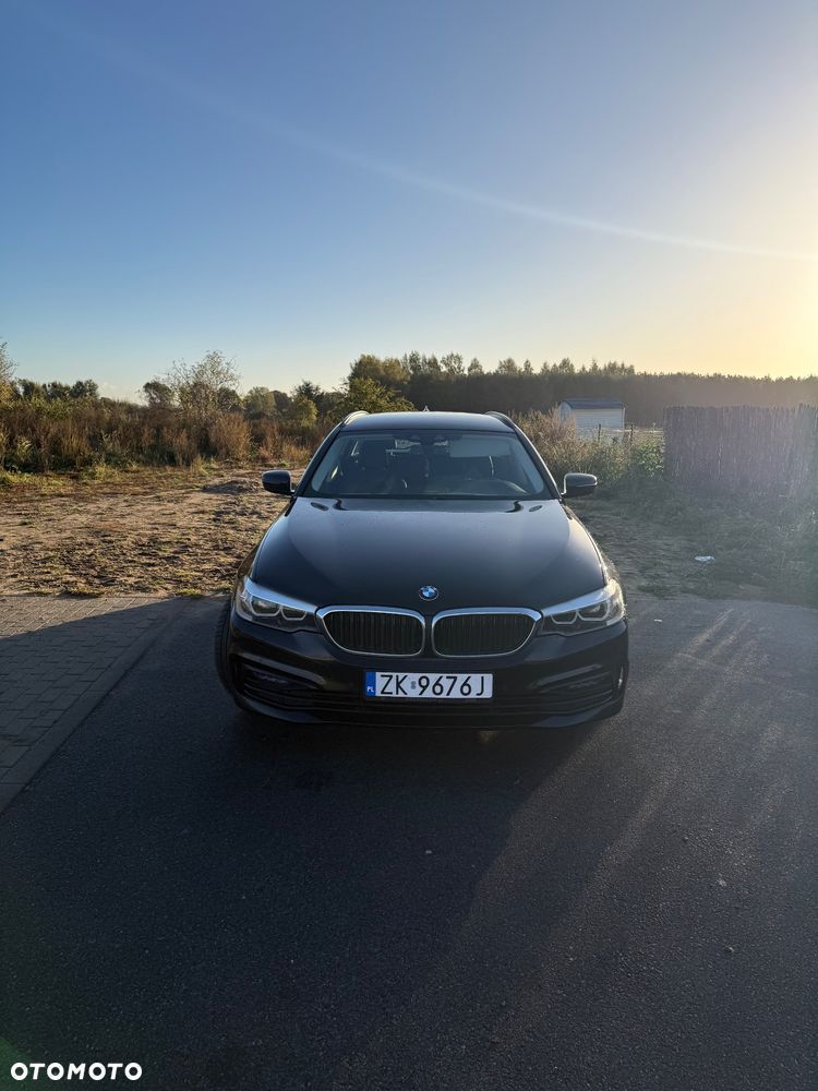 BMW Seria 5 2019 photo 2
