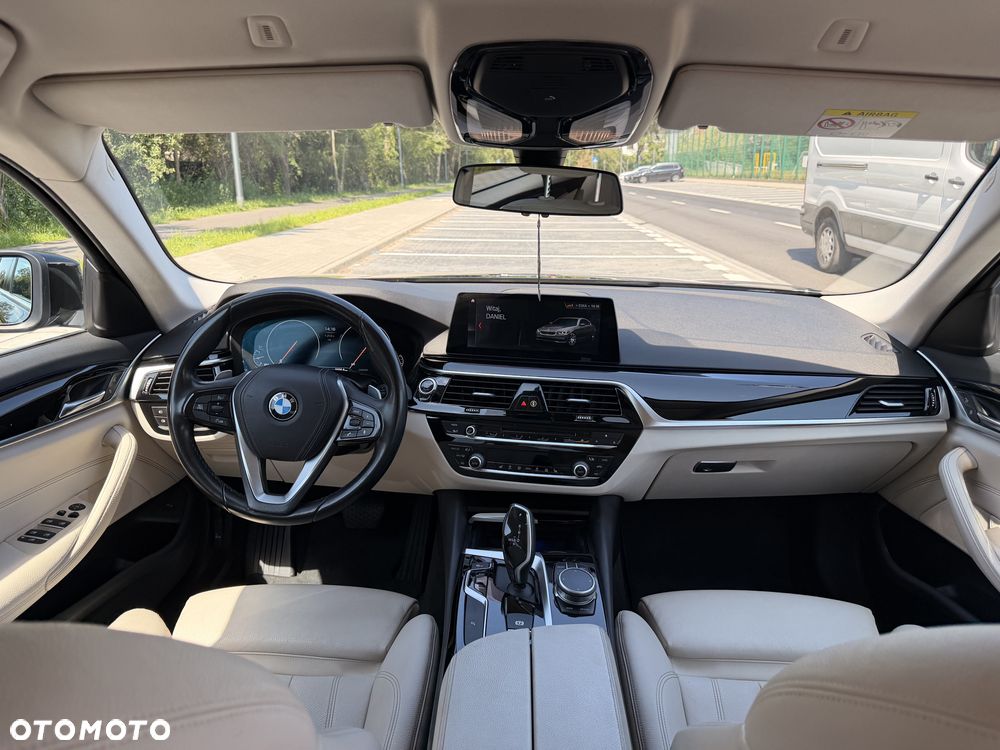 BMW Seria 5 520d xDrive - 13