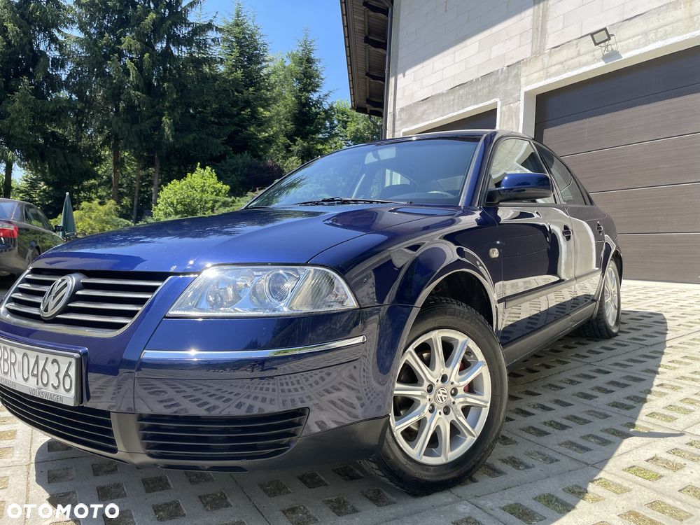 Volkswagen Passat - 1