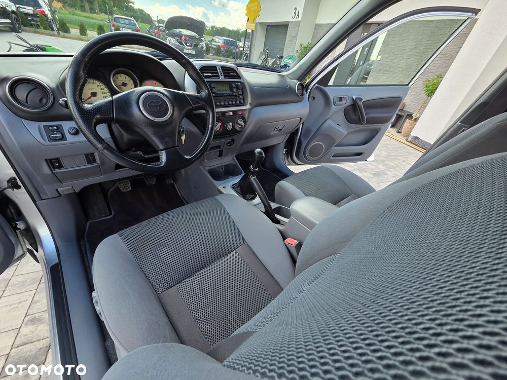 Toyota RAV4 - 11