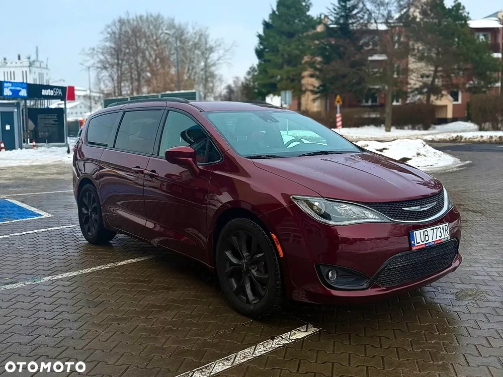 Chrysler Pacifica - 1
