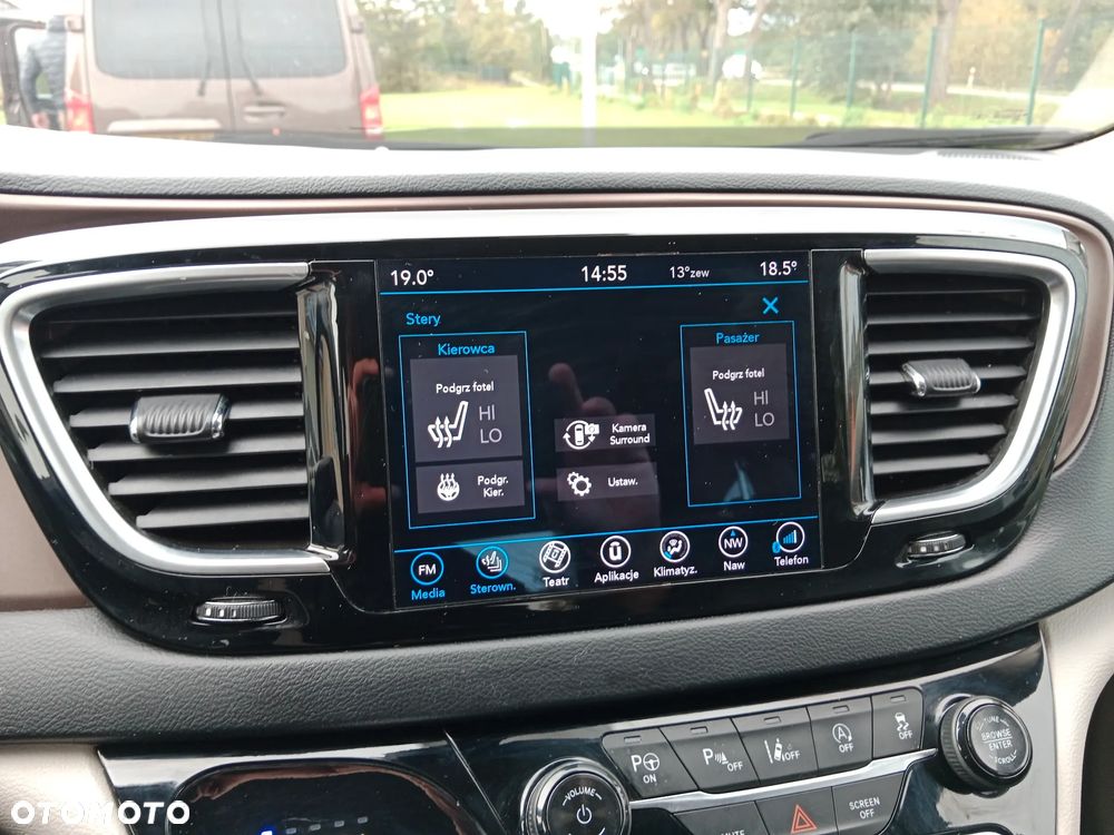 Chrysler Pacifica - 27