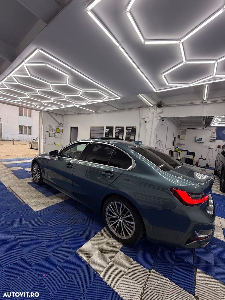 BMW Seria 3 2019 photo 2