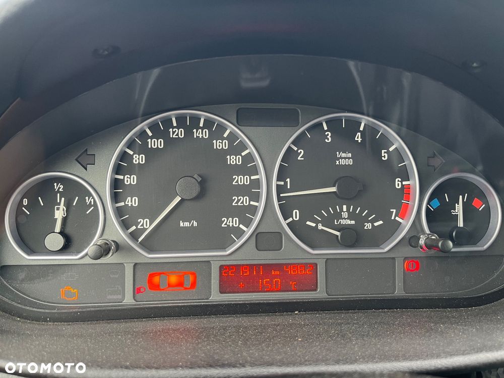 BMW Seria 3 330i - 13