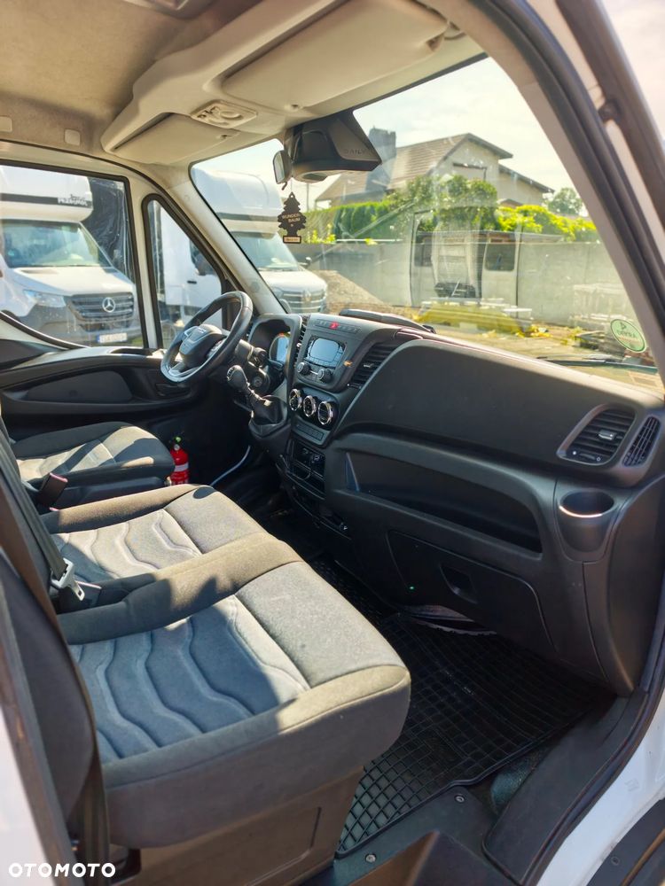 Iveco DAILY 35S18 WINDA DHOLLANDIA BAR 750KG FIRNA PLANDEKA 9EP KLAPA BEZWYPADKOWY SERWISOWANY FV23% - 21