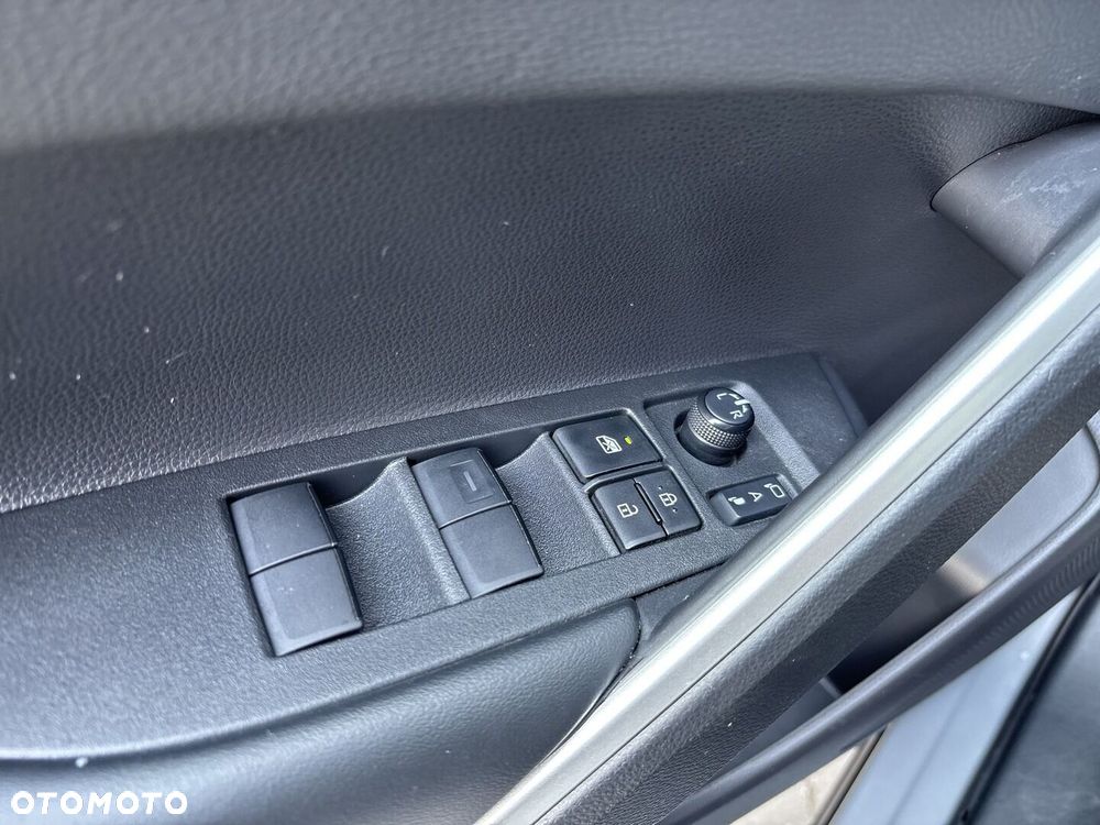 Toyota Corolla Cross 2.0 Hybrid Executive AWD - 16