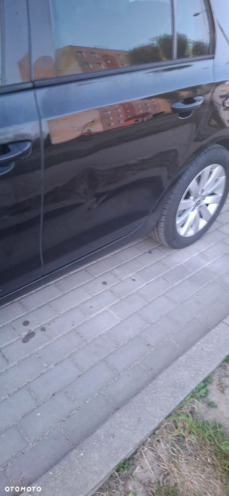 Volkswagen Golf 2.0 TDI DPF MATCH - 4