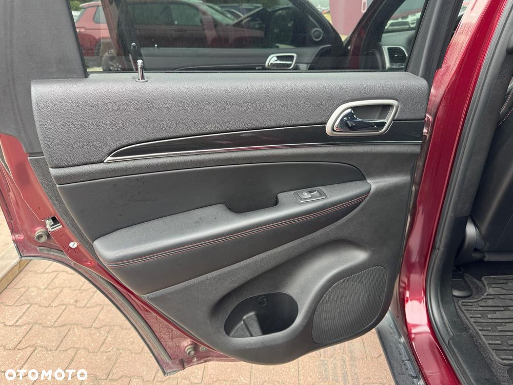 Jeep Grand Cherokee - 26