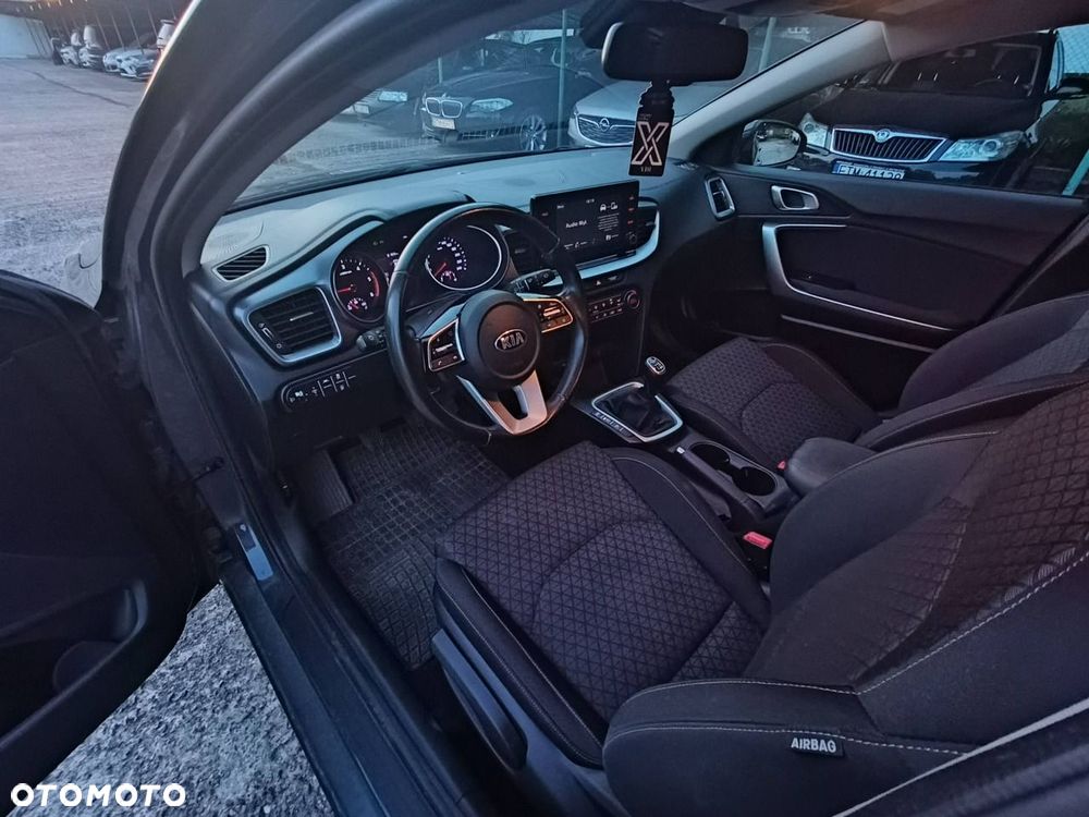 Kia Ceed - 4