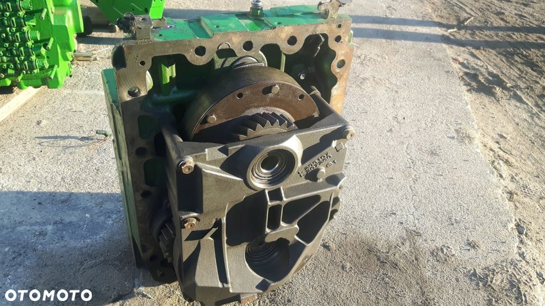 Napęd wałek odbioru mocy L212969 JOHN DEERE 6125R 2014r - 2