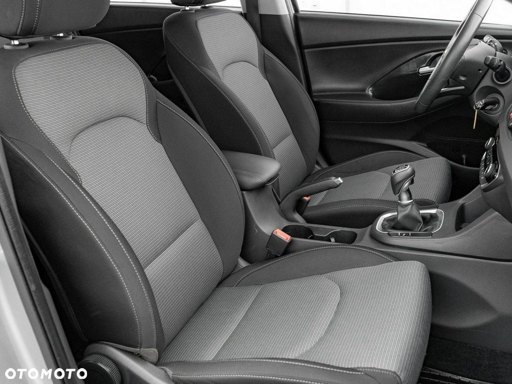 Hyundai i30 1.5 DPI Classic + - 29