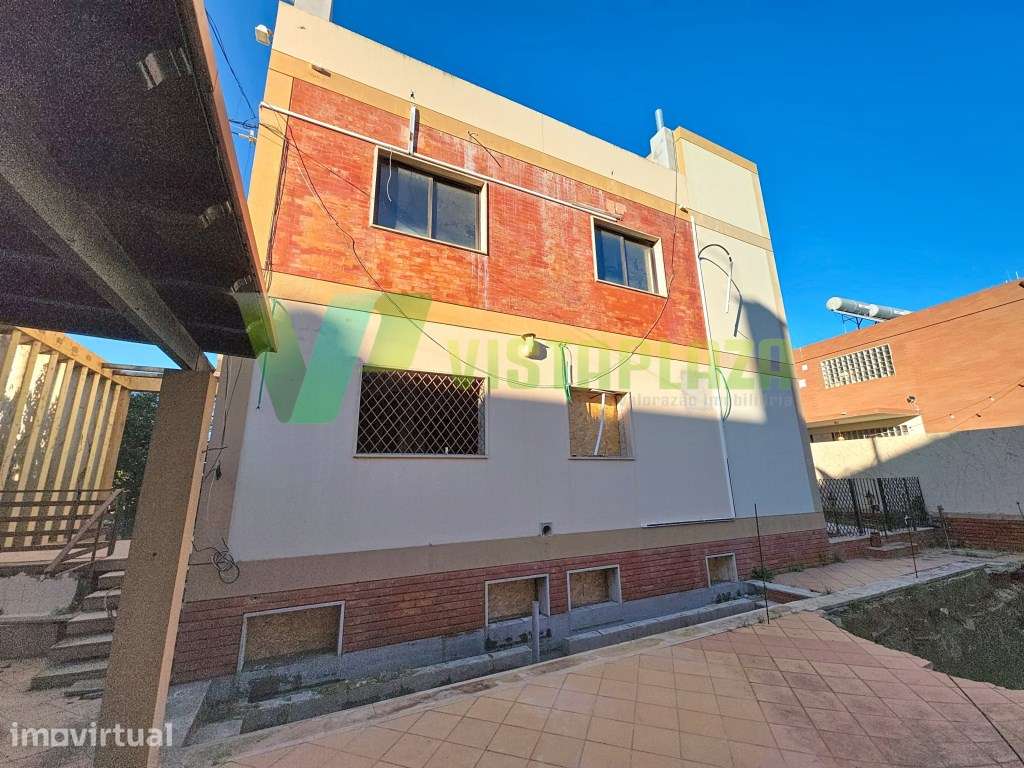 Moradia M11 para Reabilitar com Potencial para Hostel no Centro de ... - Grande imagem: 2/31