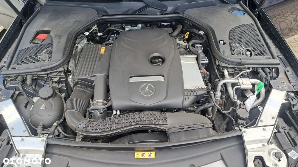 Mercedes-Benz Klasa E 200 4-Matic 9G-TRONIC - 3
