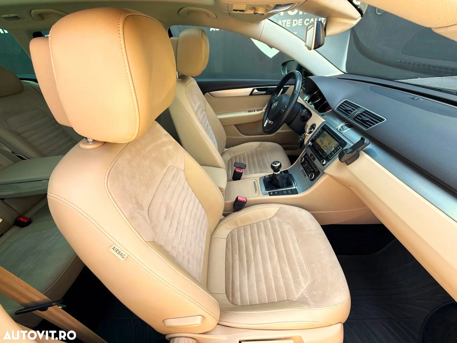 Volkswagen Passat Variant 2.0 TDI BlueMotion Technology Exclusive - 22