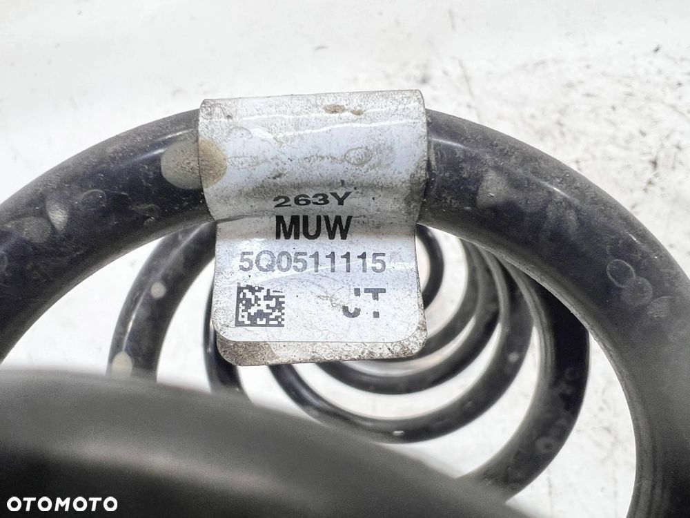 SPRĘŻYNA TYLNA LEWA LUB PRAWA AUDI A3 8V VOLKSWAGEN SEAT SKODA 5Q0511115JT - 3