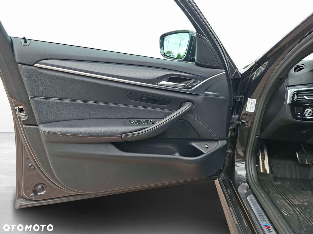BMW Seria 5 520d xDrive MHEV M Sport sport - 12