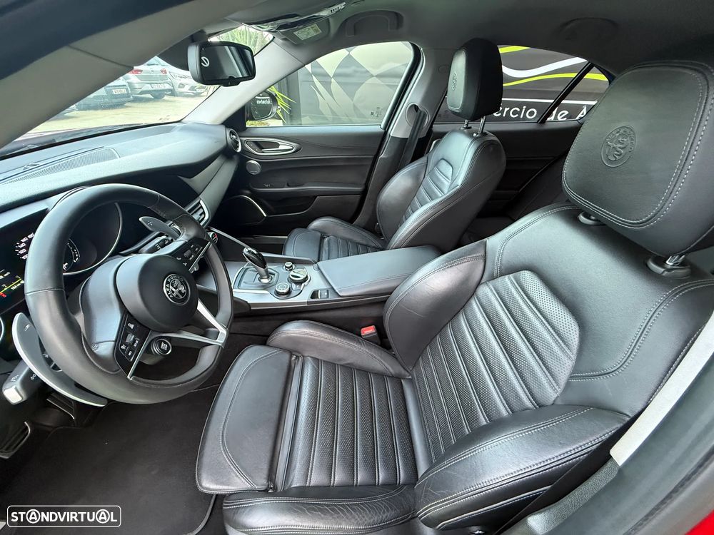 Alfa Romeo Giulia 2.0 Turbo 16V AT8-Q4 Veloce - 23