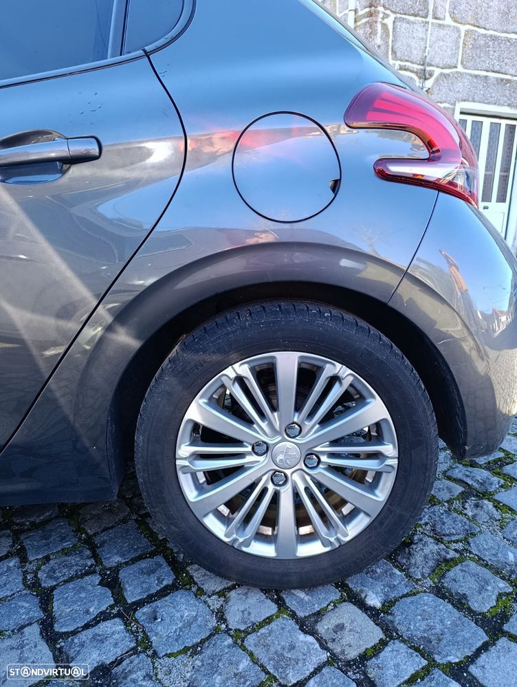 Peugeot 208 2018 photo 4