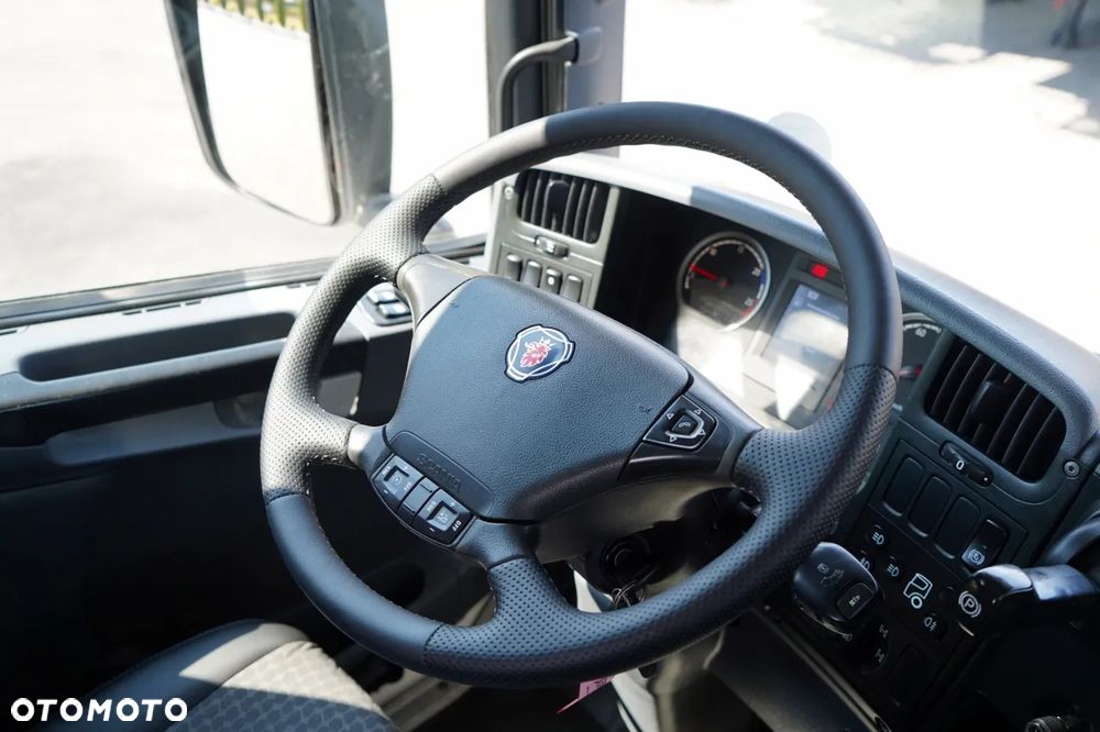 Scania G 410 / 8X4 / ZABUDOWA SAMOWYŁADOWCZA DO ASFALTU / 2X HYDROKLAPA / DACH HYDRAULICZNY / POD ROZŚCIEŁACZ - 31