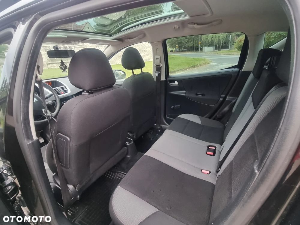 Peugeot 207 1.4 16V Presence - 21
