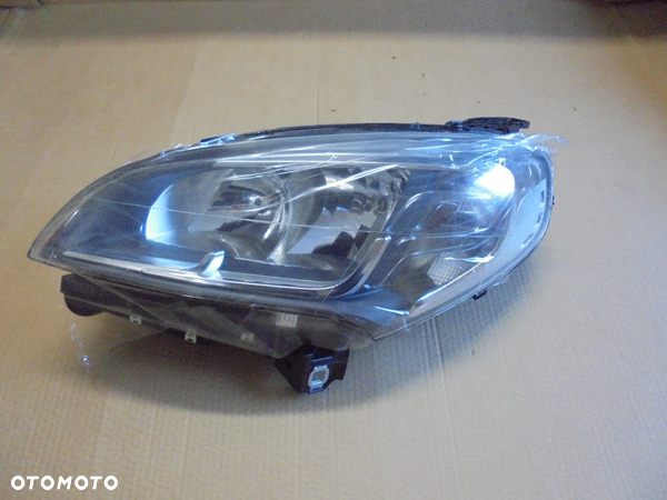 REFLEKTOR LAMPA LEWA FIAT DOBLO 2015->  NR OE 52109259 SREBRNY