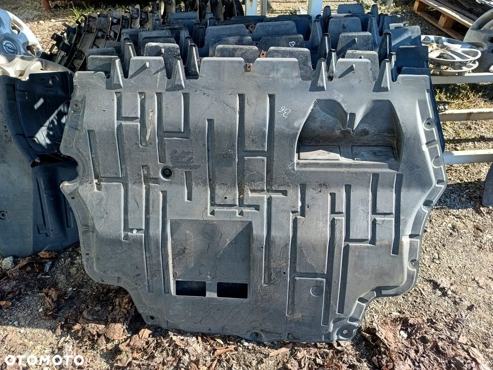VW PASSAT B6  DOLNA OSŁONA POD SILNIK 3C0825235M - 1