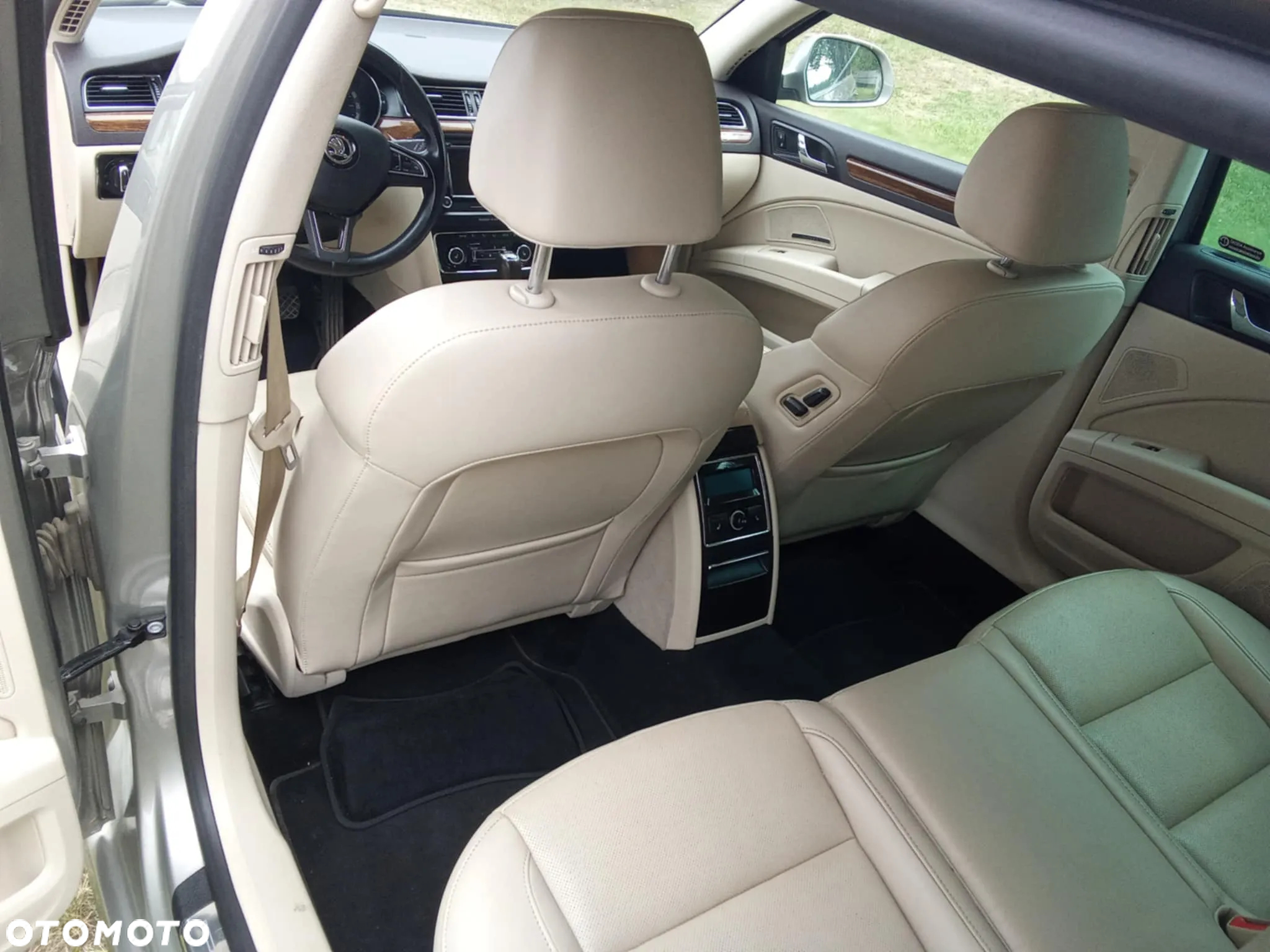 Skoda Superb 2.0 TDI 4x4 L&K DSG - 26