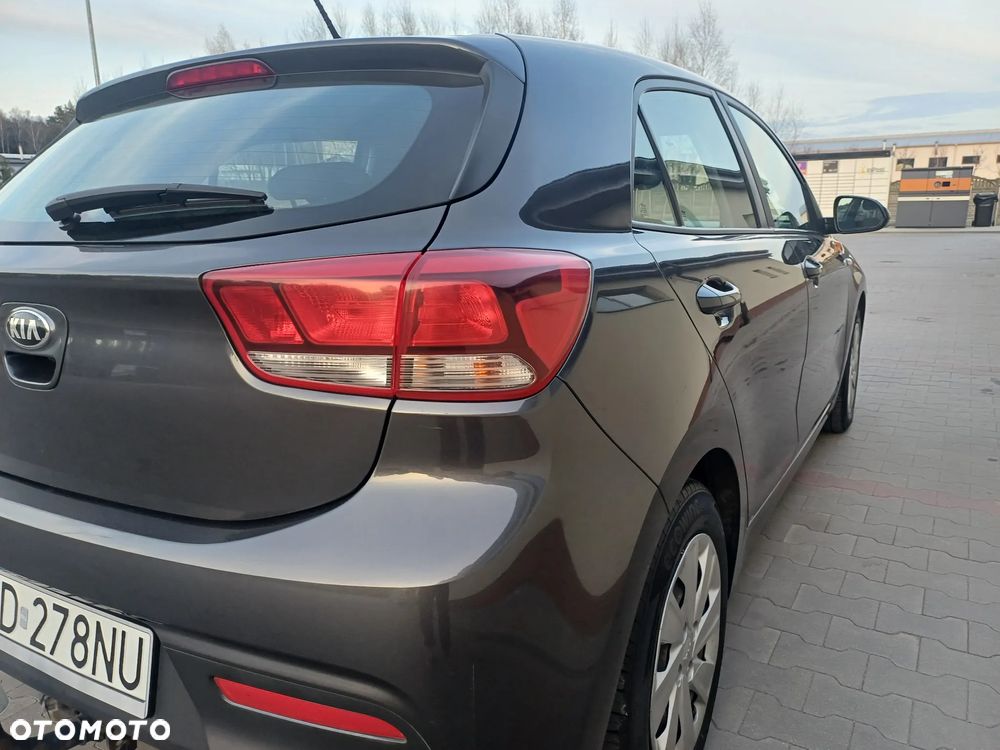 Kia Rio 1.2 Business Line - 38