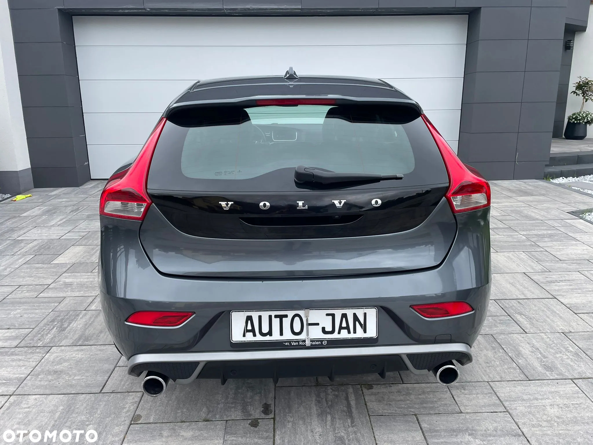 Volvo V40 D2 R-Design - 34