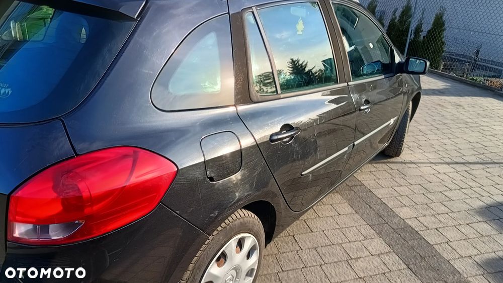 Renault Clio 1.2 16V Campus - 8