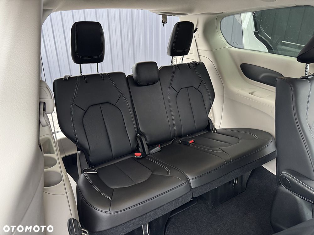 Chrysler Pacifica - 18