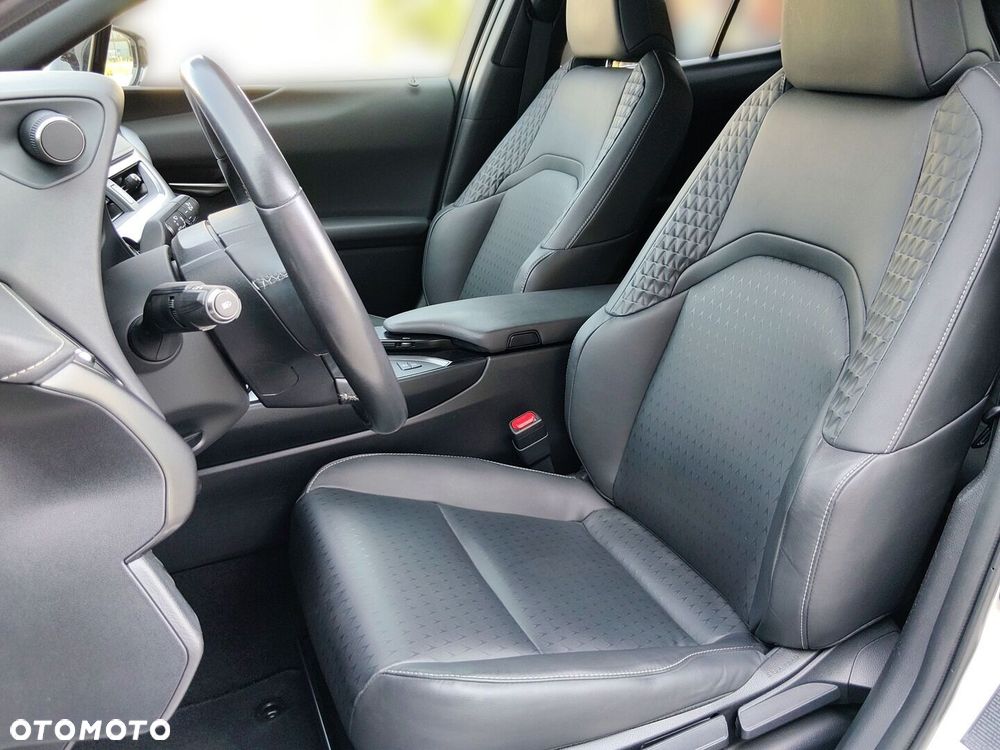 Lexus UX 250h GPF F Impression 2WD - 14