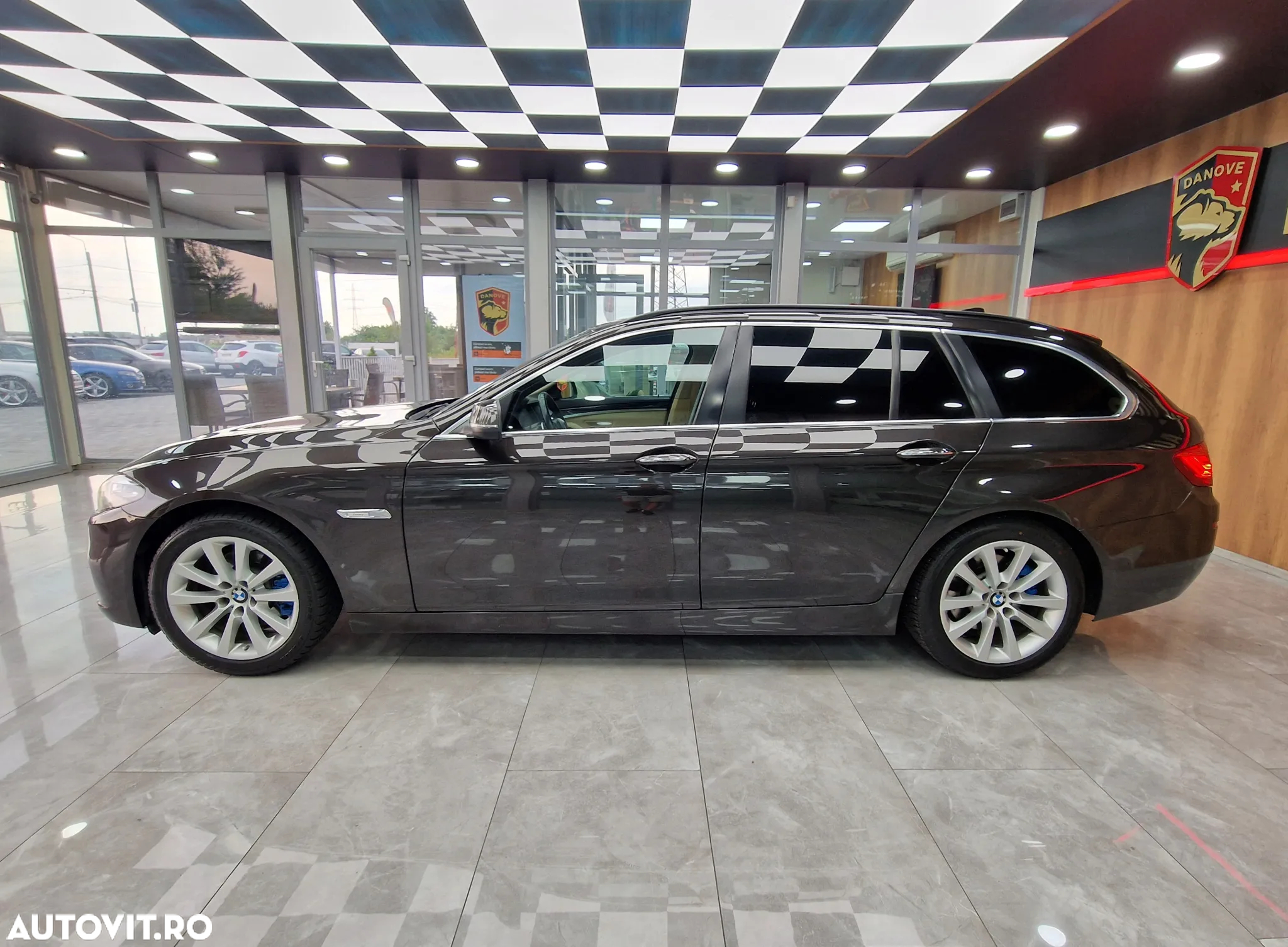 BMW Seria 5 520d Touring Aut. Luxury Line - 4
