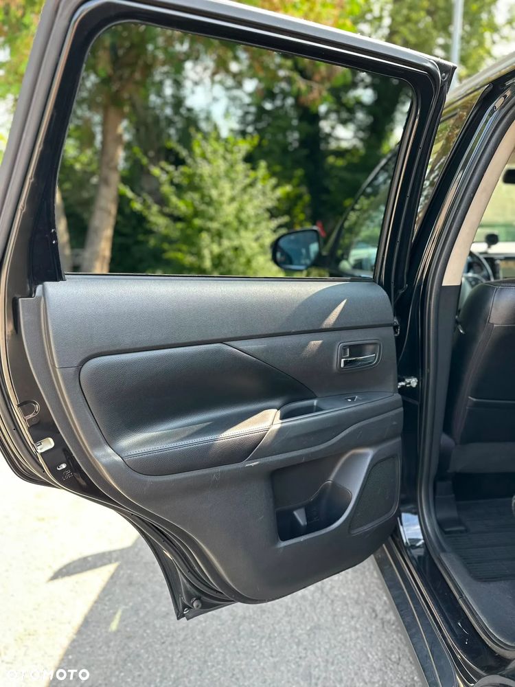 Mitsubishi Outlander 2.2 DID Instyle Navi 4WD - 25