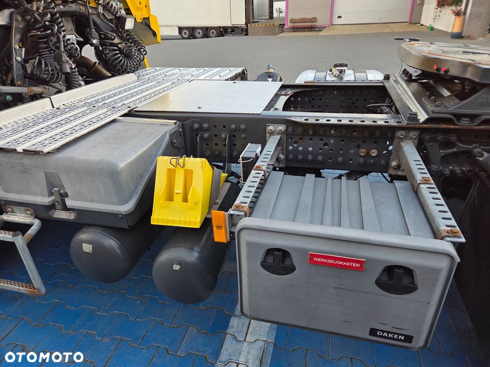 Mercedes-Benz Actros - 22