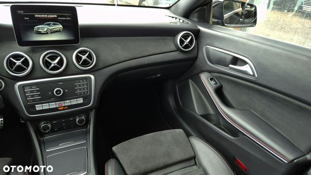 Mercedes-Benz CLA 200 7G-DCT AMG Line - 26