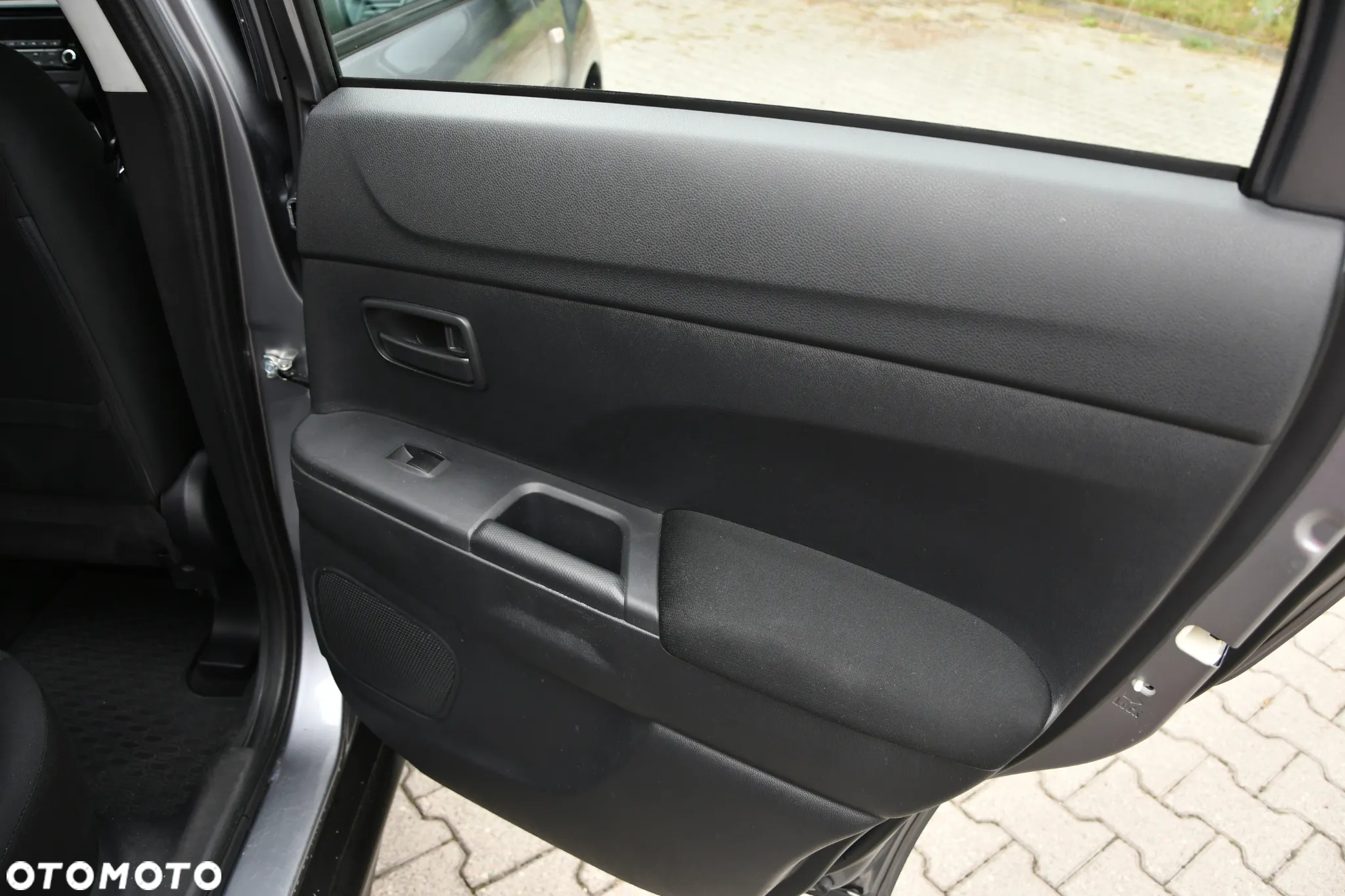 Mitsubishi ASX 1.6 Inform - 18