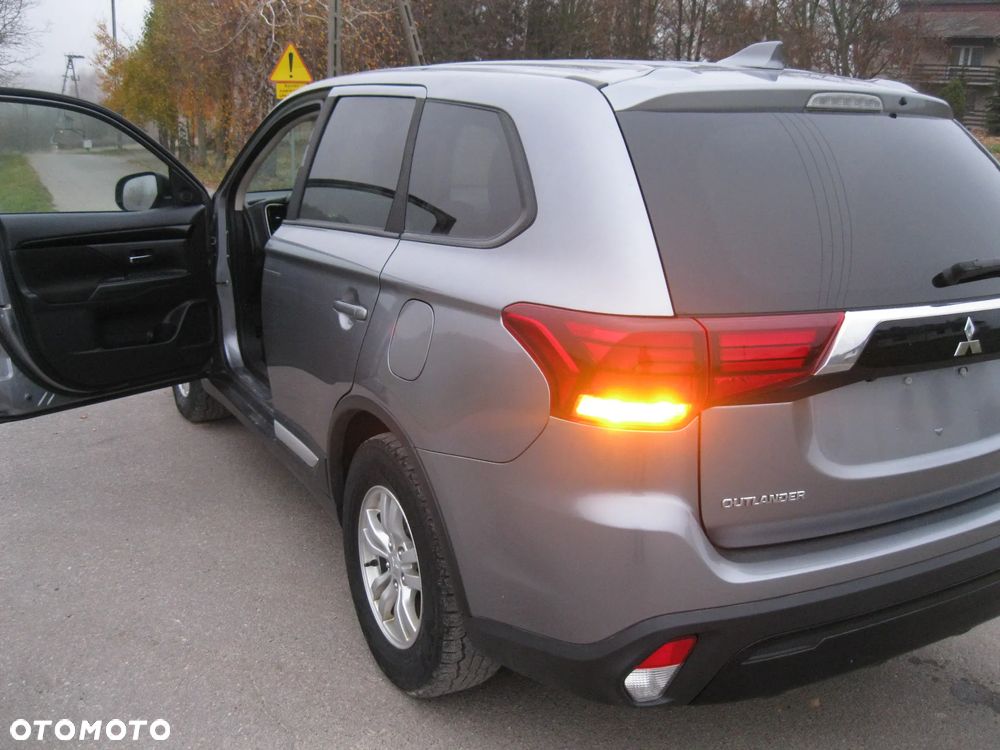 Mitsubishi Outlander 2.4 4WD CVT Instyle - 31