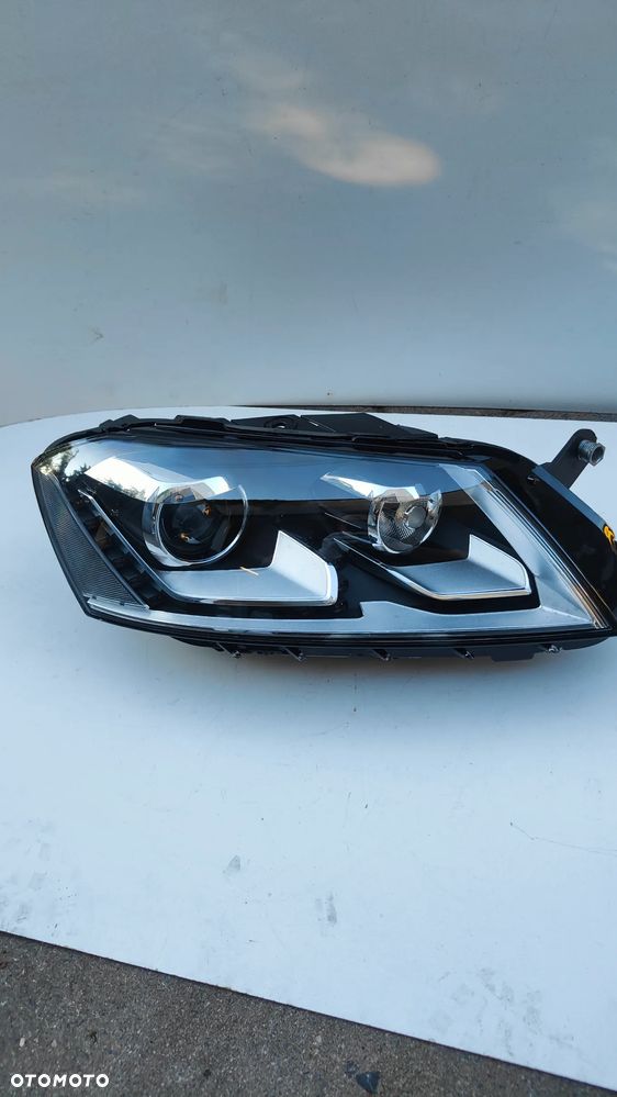 Lampa Prawa Bi Xenon skrętny VW passat B7 R19 Europa