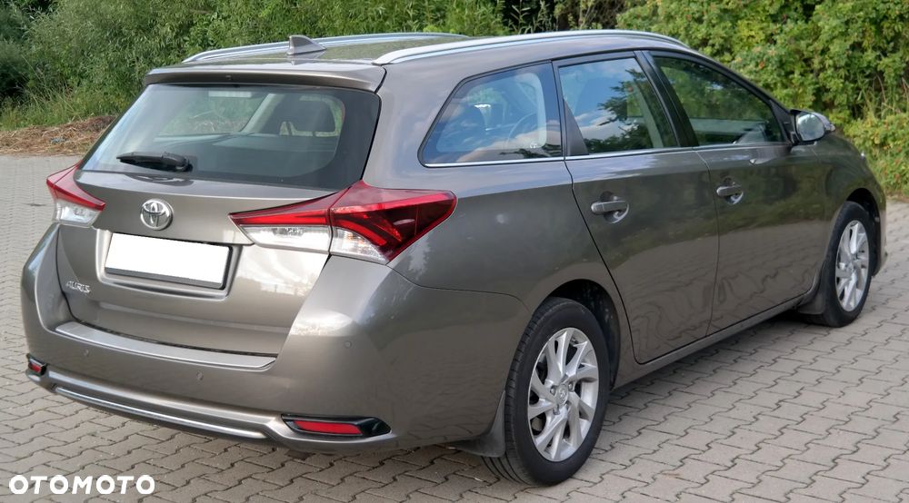 Toyota Auris 1.6 Premium - 5