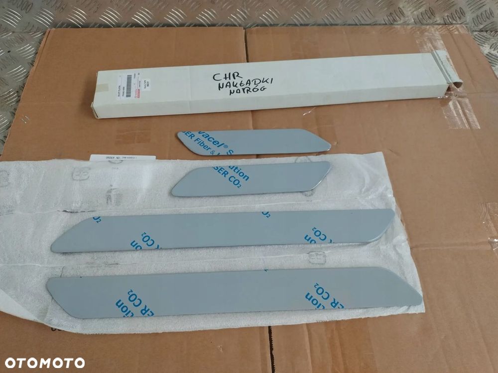 Toyota C-HR CHR 2016-2023 listwy osłony progowe ozdobne komplet - 1