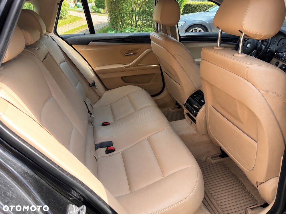 BMW Seria 5 525d xDrive Luxury Line - 17