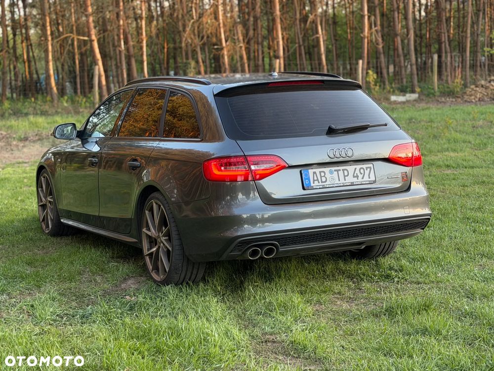 Audi A4 Avant 2.0 TDI DPF clean diesel quattro S tronic S line Sportpaket - 11